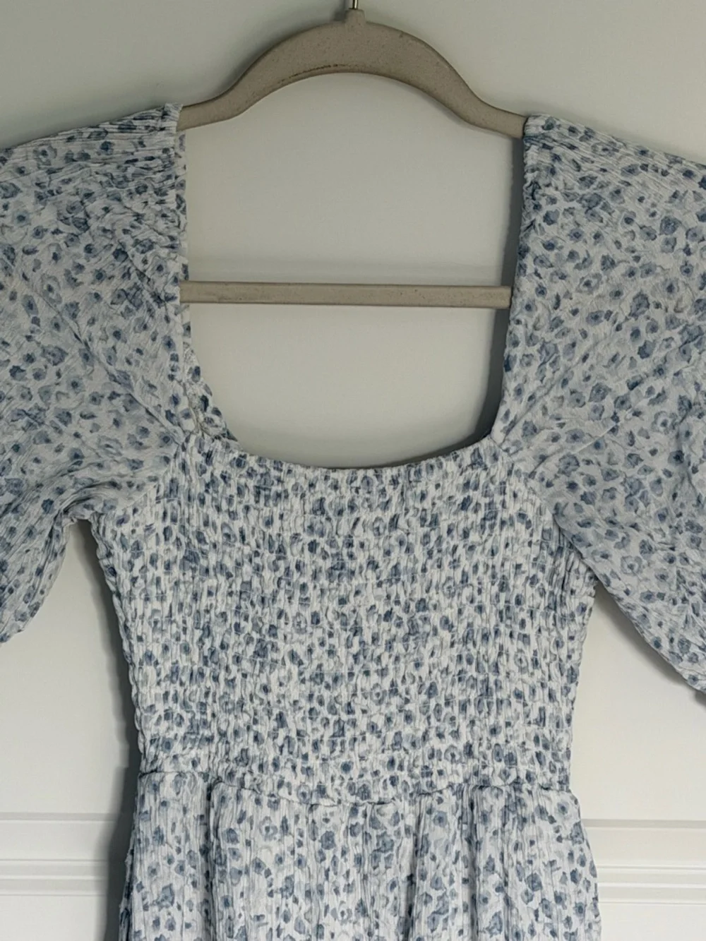 Abercrombie & Fitch Light Blue Floral Smocked Maxi Dress Size Small 54927